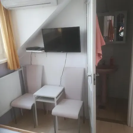 Fekete Macska Panzio Tata
