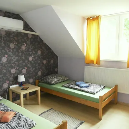 Fekete Macska 3* Tata